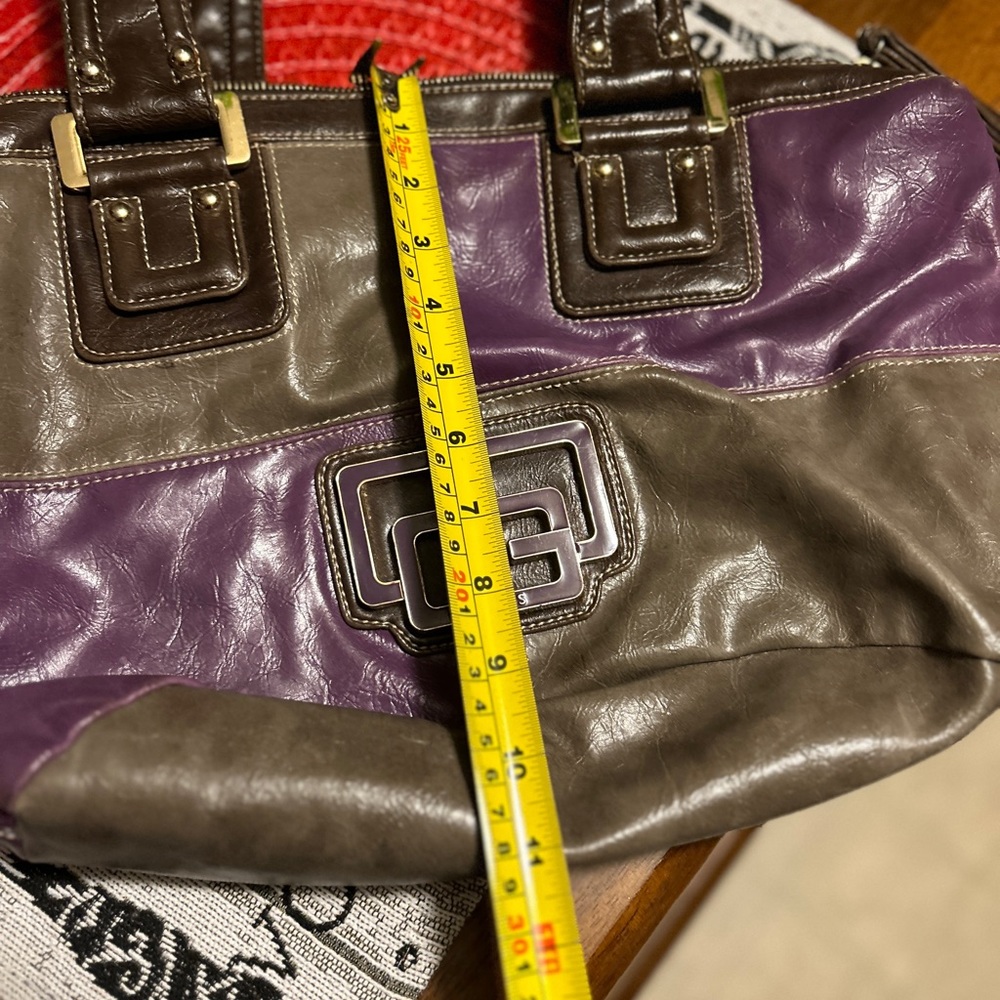Guess Purse - Picture 10 of 14